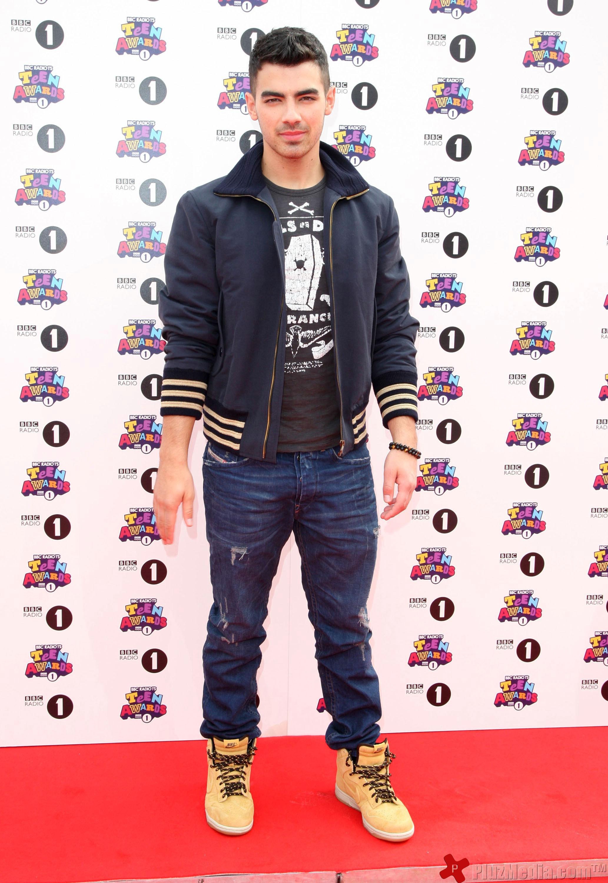 Joe Jonas - BBC Radio 1's Teen Awards 2011 - Arrivals - Photos | Picture 98820